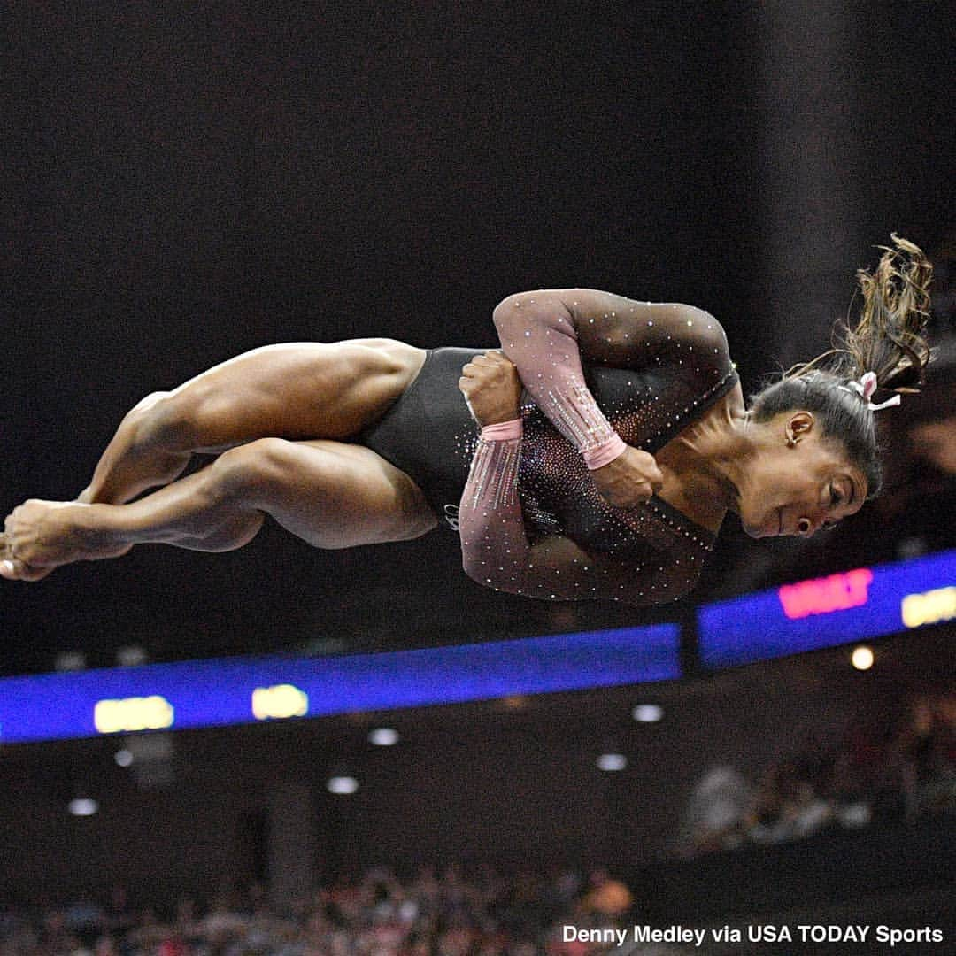 ABC Newsさんのインスタグラム写真 - (ABC NewsInstagram)「Simone Biles made history this weekend, becoming the first female gymnast to land two new moves in competition -- and easily earned herself her sixth title at the 2019 U.S. Gymnastics Championships. #simonebiles #gymnastics #olympics #legend」8月13日 2時54分 - abcnews