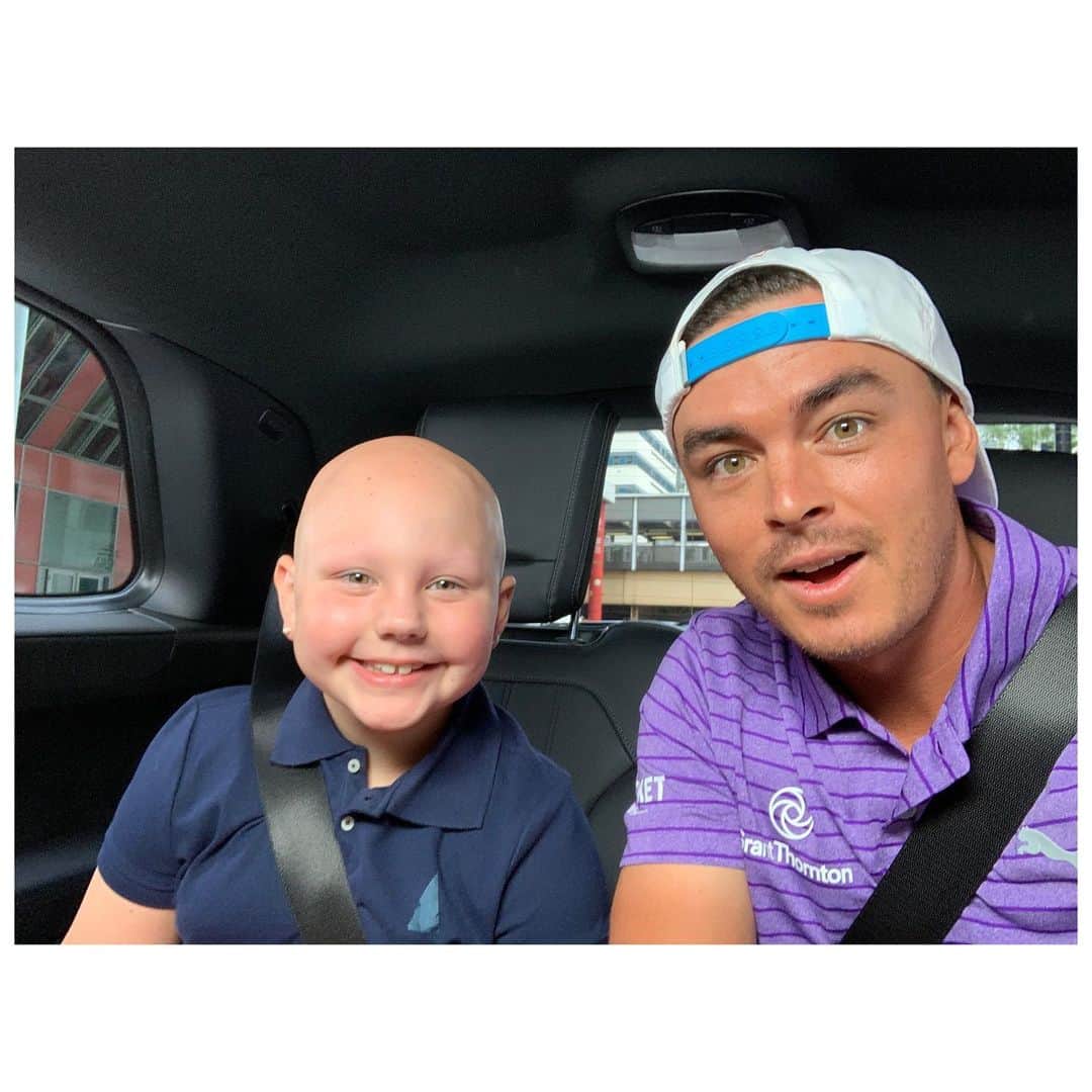 リッキー・ファウラーのインスタグラム：「Just finished a great morning with my new friend Rosie from @cominguprosies2016...she is doing amazing things! Thank you @grantthorntonusa for making it happen! @allisonstokke and I had a blast with their family...from GT headquarters and up the road to @luriechildrens...once the video all comes together we will be sharing more about our morning and how special Rosie really is!」