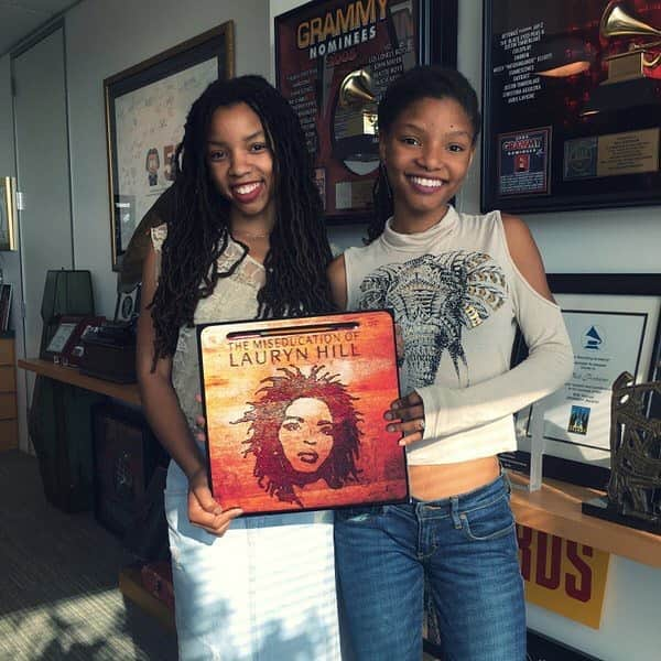 The GRAMMYsさんのインスタグラム写真 - (The GRAMMYsInstagram)「It’s time to bust out the record player because it's #VinylRecordDay 🎶 Whether it’s #StevieWonder or #LaurynHill, these artists stopped by our HQ to show how classic vintage vinyl is as much these artists themselves. Not to mention how each record brings back a memory of a specific moment in their life or how it has inspired their career. View our story to see how #RACelebrates today. 🎼✨」8月13日 3時18分 - recordingacademy