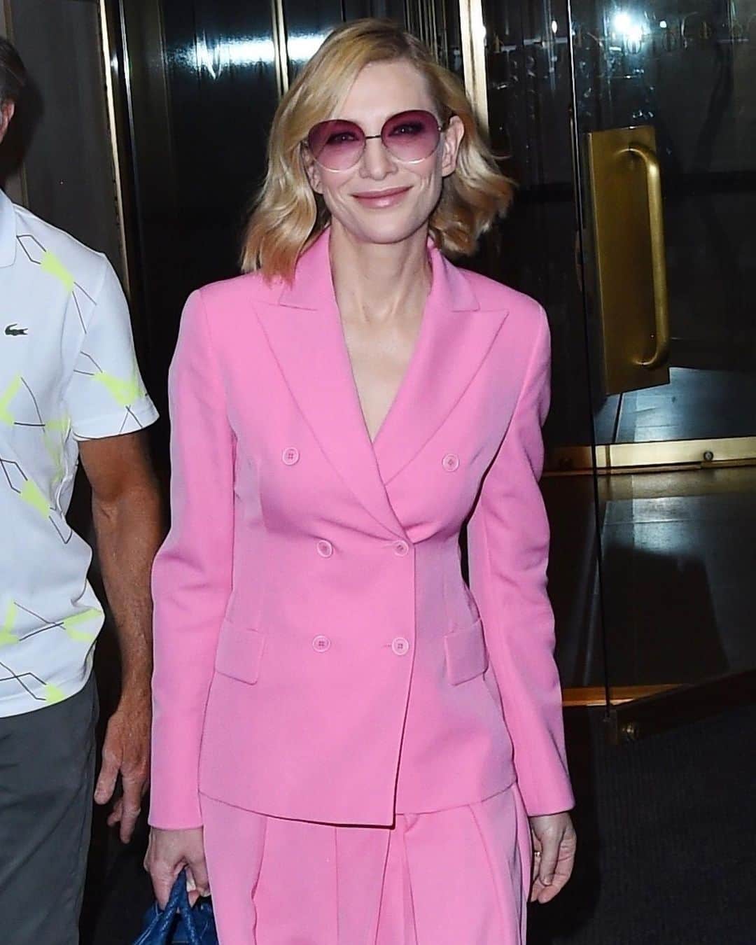 Just Jaredさんのインスタグラム写真 - (Just JaredInstagram)「Cate Blanchett keeps it bright in @akrisofficial ensemble for her appearance on @todayshow! See more on JustJared.com. Photos: Backgrid」8月13日 3時19分 - justjared