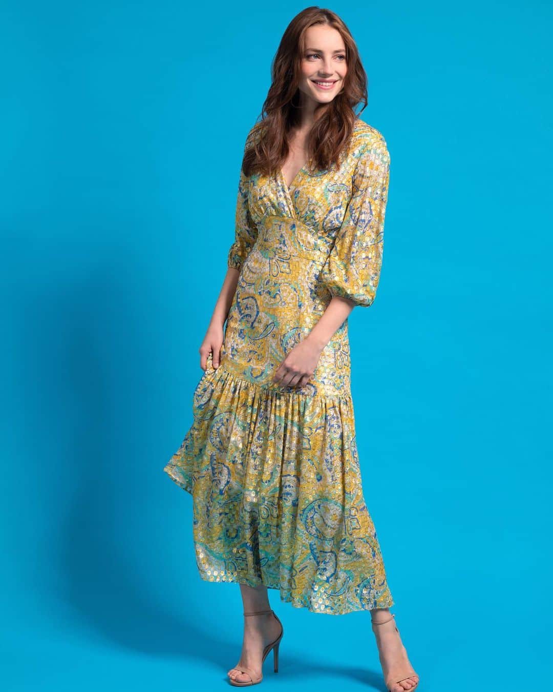 ショシャーナさんのインスタグラム写真 - (ショシャーナInstagram)「Making your Monday better with a restock! Tap to shop one of @kellyripa’s favorite dresses! #shoshanna #bestseller #mididress」8月13日 3時21分 - shopshoshanna