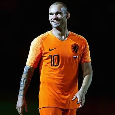 FIFAワールドカップさんのインスタグラム写真 - (FIFAワールドカップInstagram)「Former Netherlands star Wesley Sneijder has retired from football.  The most capped @onsoranje player of all time won a silver medal 🥈 at the 2010 FIFA #WorldCup and a bronze medal 🥉 in Brazil 2014. Enjoy your retirement, Wesley! 👏」8月13日 3時22分 - fifaworldcup