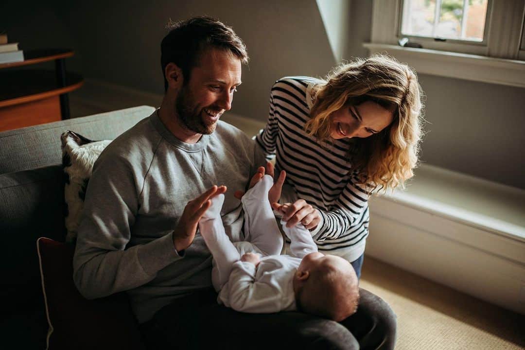のインスタグラム：「Thank you @noellesorokaphotography for these beautiful pictures of our family, and for your patience and creativity when we shot them! I loved so many, it took me 9 months to narrow them down ✨」