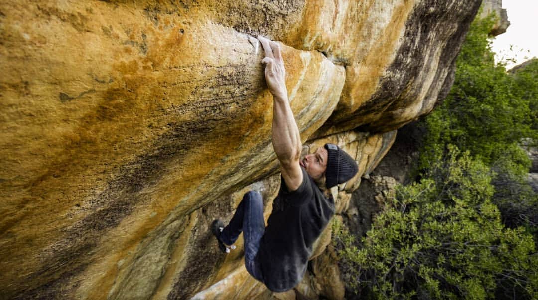 ダニエル・ウッズのインスタグラム：「GIMME A BREAK ✔ (8B) _______________________ Break me off a piece of that kit kat bar. ______________________ Another pristine @nalle_hukkataival bloc in the coop. High, overhung, dynamic... one of my fav of the grade in rocklands.  Photo @shawnraboutou」