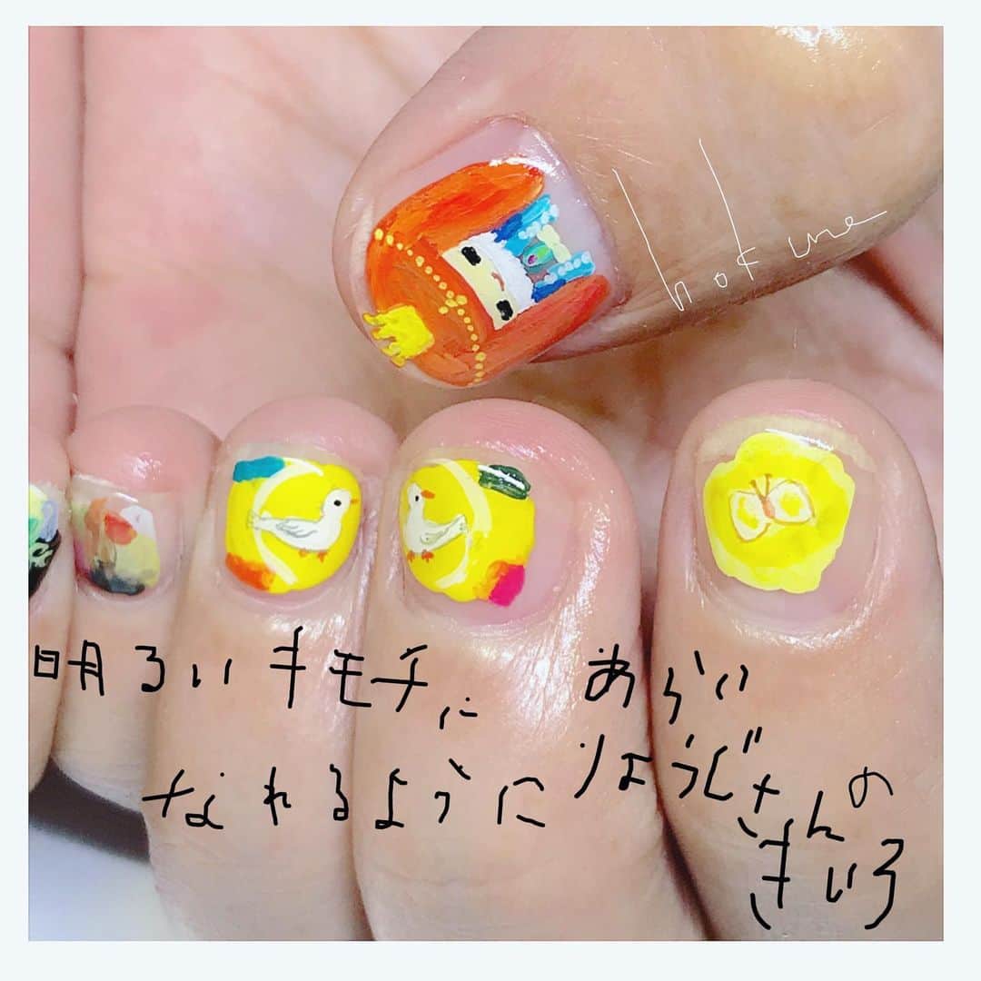 北欧ネイルサロンのインスタグラム：「A cheerful color.  Yellow color.  Don’t worry. Be happy. . . #荒井良二 #ねむりひめ #絵本ネイル #光療指甲 #凝膠 #光療凝膠 #香港美甲 #手繪 #nailsesign #美甲工作室 #手繪光療 #凝膠美甲 #naildesign #japanesenail #全手繪 #美甲設計#japanesenaildeaign #japannails #handmade #picturenails #平和な香港」