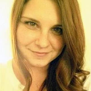 ヒラリー・クリントンさんのインスタグラム写真 - (ヒラリー・クリントンInstagram)「Two years ago in Charlottesville, a neo-Nazi drove a car into a crowd of people protesting white supremacy and killed Heather Heyer. May we honor her memory by speaking out against hatred, as she did, and working together to defeat it.」8月13日 3時33分 - hillaryclinton