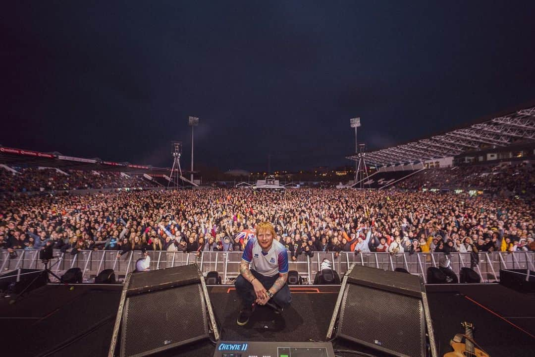 エド・シーランさんのインスタグラム写真 - (エド・シーランInstagram)「Reykjavík night #2 📸 @zakarywalters #dividetour」8月13日 3時52分 - teddysphotos