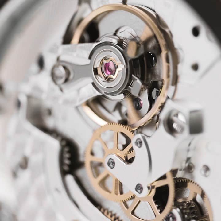 のインスタグラム：「What’s your favourite Bremont range?  Built to withstand live ejection, the MB range is not only robust, but has truly been tested beyond endurance. . . #Bremont #MB @eject_eject #ejection #pilotswatch #endurance」