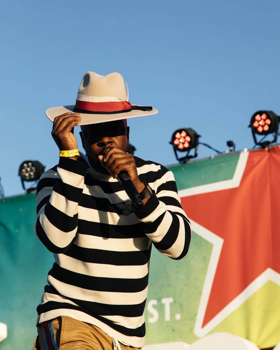 ローレン·ランドルフのインスタグラム：「Surprise performance by @wyclefjean at @outsidelands yesterday. #heinekenhouse」