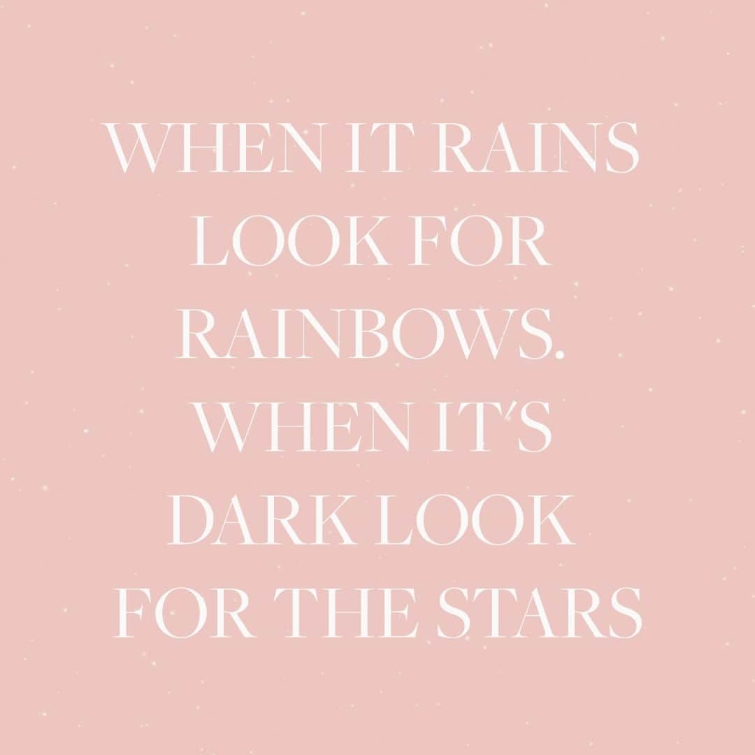 Grace Coleさんのインスタグラム写真 - (Grace ColeInstagram)「When it rains look for rainbows.  When it's dark look for the stars.  #inspiration #mondayinspiration #MondayInspirations #inspirationalquotes #inspirational #inspirationalquote #inspirations #inspirationoftheday #inspirationalwords #inspirationforyou #inspirationquotes #inspirationalpost #inspirationquote #inspirationalthoughts #InspirationEveryDay #monday #mondaymotivation #mondaymood #mondays #mondayquote #mondayquotes #mondayagain」8月13日 4時00分 - gracecoleltd