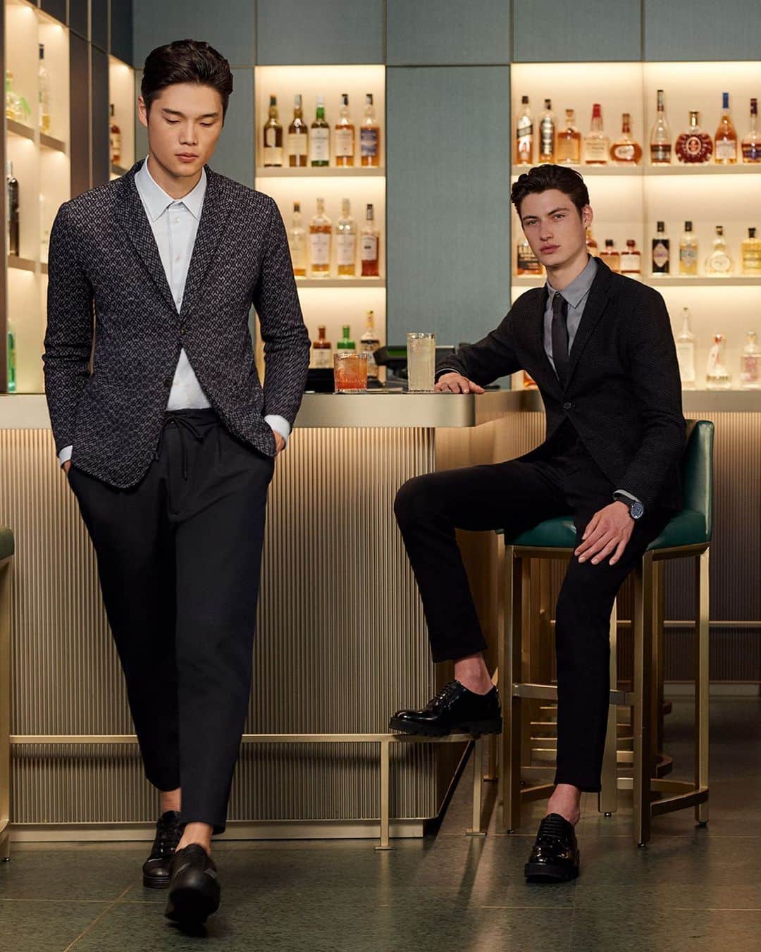 Armani Officialさんのインスタグラム写真 - (Armani OfficialInstagram)「When cocktail hour requires a more formal attire – look no further than #EmporioArmani @bobbykim92 @daumgabriel @emporioarmanicaffe」8月13日 4時08分 - emporioarmani
