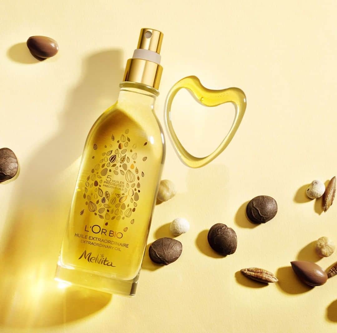 Melvita Officialのインスタグラム：「Le saviez-vous ? 🌎 ⠀ 1 Huile extraordinaire l'Or Bio est vendue toutes les 10 minutes dans le monde ! ⠀ ⠀ #Melvita #cosmetiquebio #Beautebio #Oils #Cosmetics #Summer #Relax#Chill #Happy #Skin #Body #Hair #BeautyOils」