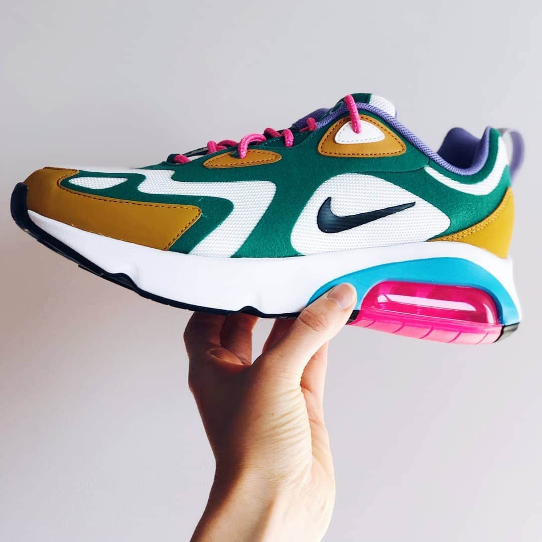 STYLERUNNERさんのインスタグラム写真 - (STYLERUNNERInstagram)「We know you'll love these just as much as we do! 😍😍😍 Tap to shop the Nike Air Max 200 now 💕」8月13日 14時04分 - stylerunner