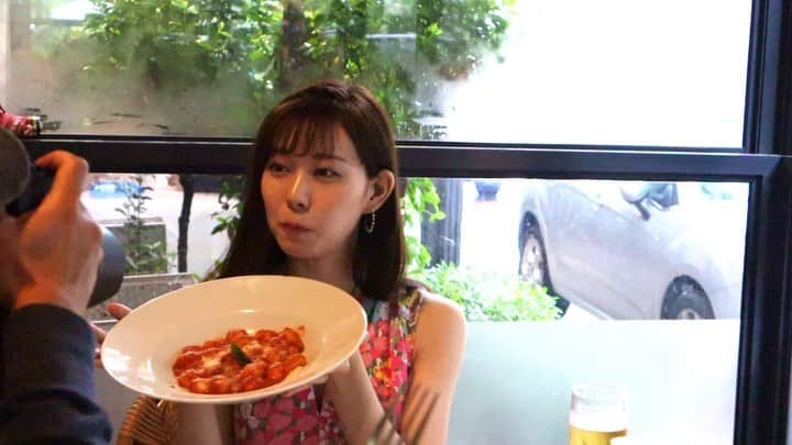 渡辺美優紀のインスタグラム：「撮影オフショットです！！ イタリアンを食べるみるきー⭐️ (このお店美味しかったな〜また行きたい❤️) #美優紀です #食べてる姿も可愛い #食レポみるきー #ニョッキを覚える」