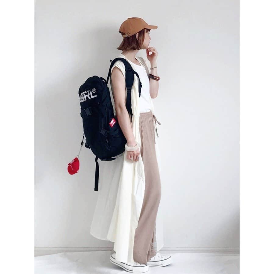 のインスタグラム：「#wear更新 ☝︎ TOPにURL載せてます ．．．．．．✈︎ . . . #code #outfit #ootd . . . 詳しくは#wear で見てね♥︎ wear account → sizu0618 . . . #MINEBY3MOOTD #mamagirl #コーデ #コーディネート #ファッション #今日の服 #今日のコーデ #ママファッション #ママコーデ #ママスタイル @auntmaries.official」