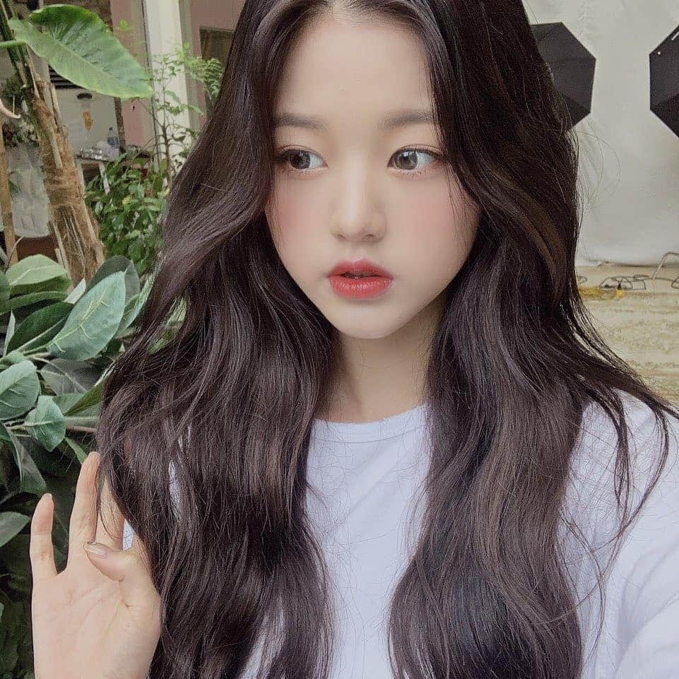 IZ*ONEさんのインスタグラム写真 - (IZ*ONEInstagram)「날씨 좋다아🌼☀ ⠀ 天気がいいねぇ🌼☀ ⠀ #원영 #ウォニョン #IZONE #아이즈원 #アイズワン」8月13日 14時28分 - official_izone