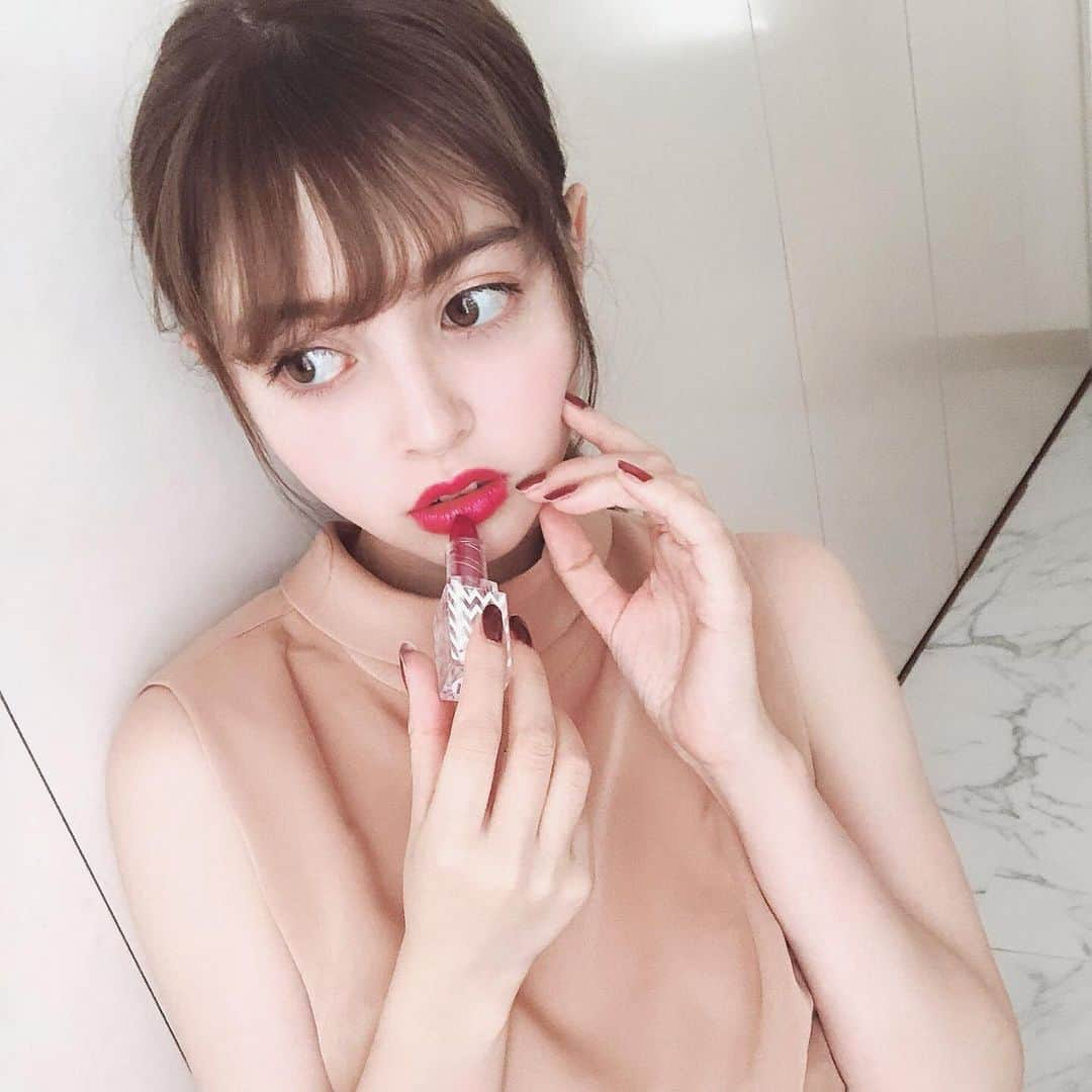 加藤ナナさんのインスタグラム写真 - (加藤ナナInstagram)「今日は大人っぽくしたい気分﻿ だったのでヘアメイクのYUZUちゃんが﻿ プロデュースした @likey_beauty_ の﻿ 03daydreamを塗ってみた💋﻿ くすみパープルかわいい‪‪❤︎‬"﻿ ﻿ photo by弟。笑」8月13日 14時29分 - katouchan