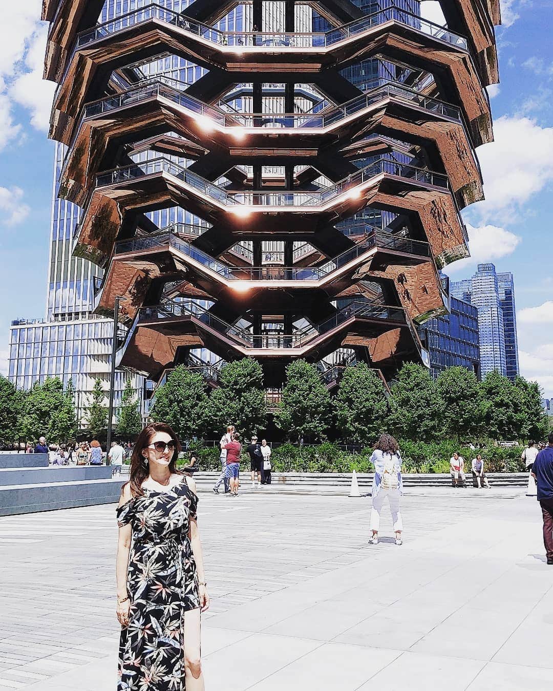 吉村玲香のインスタグラム：「ニューヨークのニュースポット #thevessel . . パンチが効いてる！ ちょっと宇宙的。 . . #ニューヨーク  #ニューヨーク旅  #ニューヨーク旅行 #nyc  #夏休み #summervacation  #起業女子」