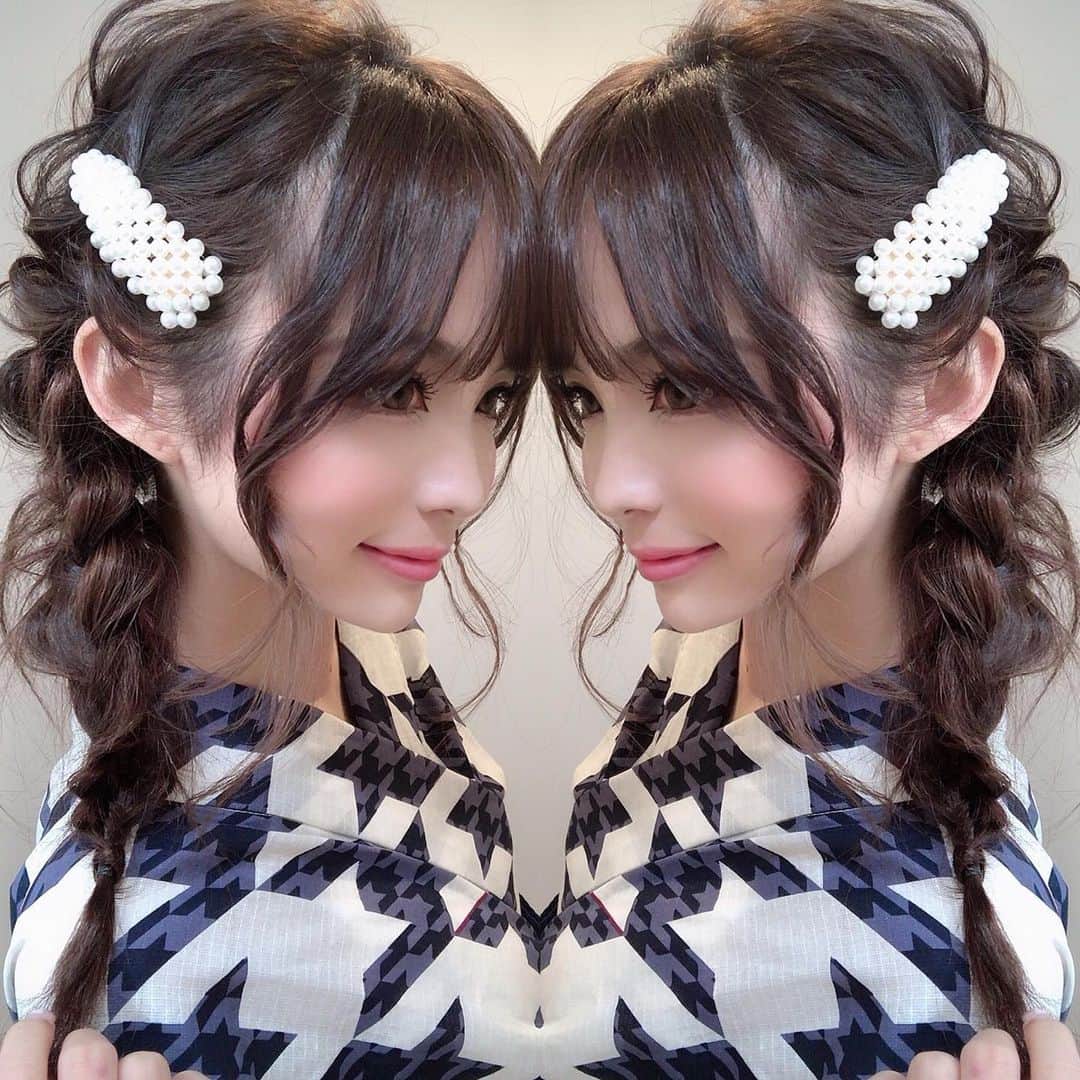 ソン・アミさんのインスタグラム写真 - (ソン・アミInstagram)「ㅤㅤㅤㅤ ㅤㅤㅤㅤ 浴衣…👘🇯🇵💕 ㅤㅤㅤㅤ ㅤㅤㅤㅤ ヘアアレンジしにお店行ったら たまたま専門の同級生で、 ちょっぴり恥ずかしかった。🙈💗w ㅤㅤㅤㅤ ㅤㅤㅤㅤ 浴衣の時の髪型はアップも可愛いけど 編み下ろしが１番好き！ ㅤㅤㅤㅤ ㅤㅤㅤㅤ ヘアピンで幼さも残しつつ、下ろして大人っぽく❤︎ 参考にしてみてね💗 ㅤㅤㅤㅤ ㅤㅤㅤㅤ ヘアアレンジこれから沢山しよ可愛い~☺︎💜 こうゆうヘアピン持ってると超使えるから１個でも持つと良いよ🧸🎀 亜妃のは適当な雑貨屋さんで購入したもの💐 ㅤㅤㅤㅤ ㅤㅤㅤㅤ #son#love#instagood#me#follow#followforfollowback#followme#photoshoot#photooftheday#tagsforlikes#follow4followback#instalife#instalove#浴衣#浴衣女子#浴衣ヘア#札幌ヘアアレンジ ㅤㅤㅤㅤ ㅤㅤㅤㅤ ㅤㅤㅤㅤ ㅤㅤㅤㅤ」8月13日 14時35分 - snam8_