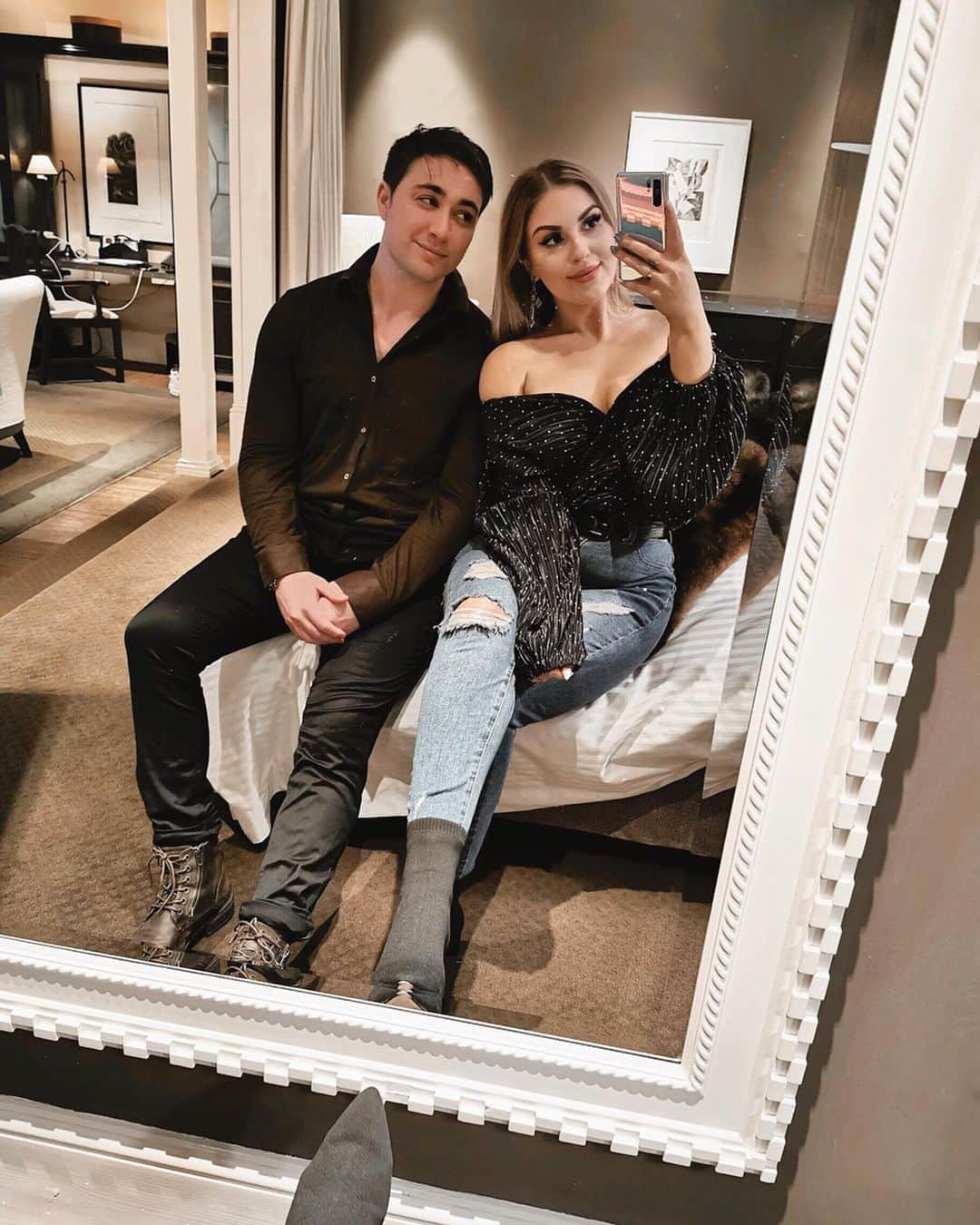 Shannonのインスタグラム：「Thank you for all of the birthday wishes 💕 spent my birthday yesterday in bed because I was hit with a super bad cold (hamish too!!) 😷 feeling 5% more alive today so hopefully I can edit a video for you guys shortly 🙏🏼 love you always」