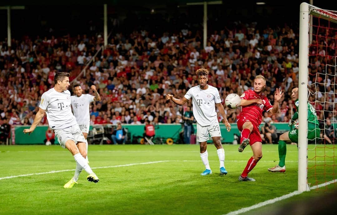 ロベルト・レヴァンドフスキさんのインスタグラム写真 - (ロベルト・レヴァンドフスキInstagram)「Mission accomplished 💪 #GermanCup @fcbayern」8月13日 6時13分 - _rl9