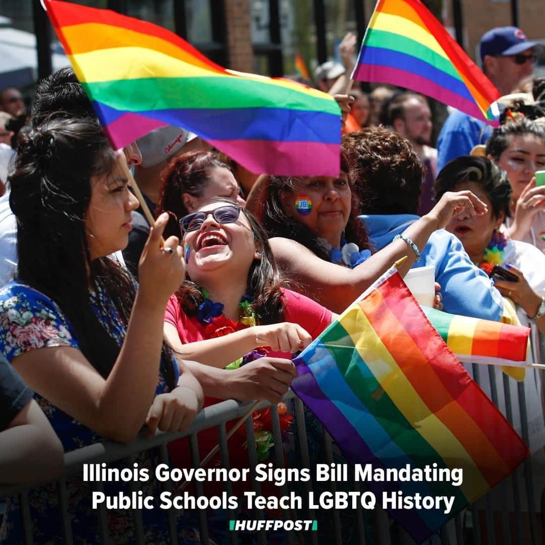 Huffington Postさんのインスタグラム写真 - (Huffington PostInstagram)「Starting next year, Illinois public schools will be required by law to include LGBTQ history in their curriculums. On Friday, Gov. J.B. Pritzker (D) signed House Bill 246, which mandates that the subject be taught as of July 1, 2020. The measure stipulates that students must study “the roles and contributions of lesbian, gay, bisexual, and transgender people in the history of this country and this State.” The bill also includes similar mandates for African American history and that of various other groups, including Polish, Irish, Italian, Hispanic and Asian Americans. In keeping with the bill’s objective of promoting a diverse and inclusive history curriculum, it requires that “events related to the forceful removal and illegal deportation of Mexican-American U.S. citizens during the Great Depression” be taught as well. // 📸: Getty Images」8月13日 6時10分 - huffpost