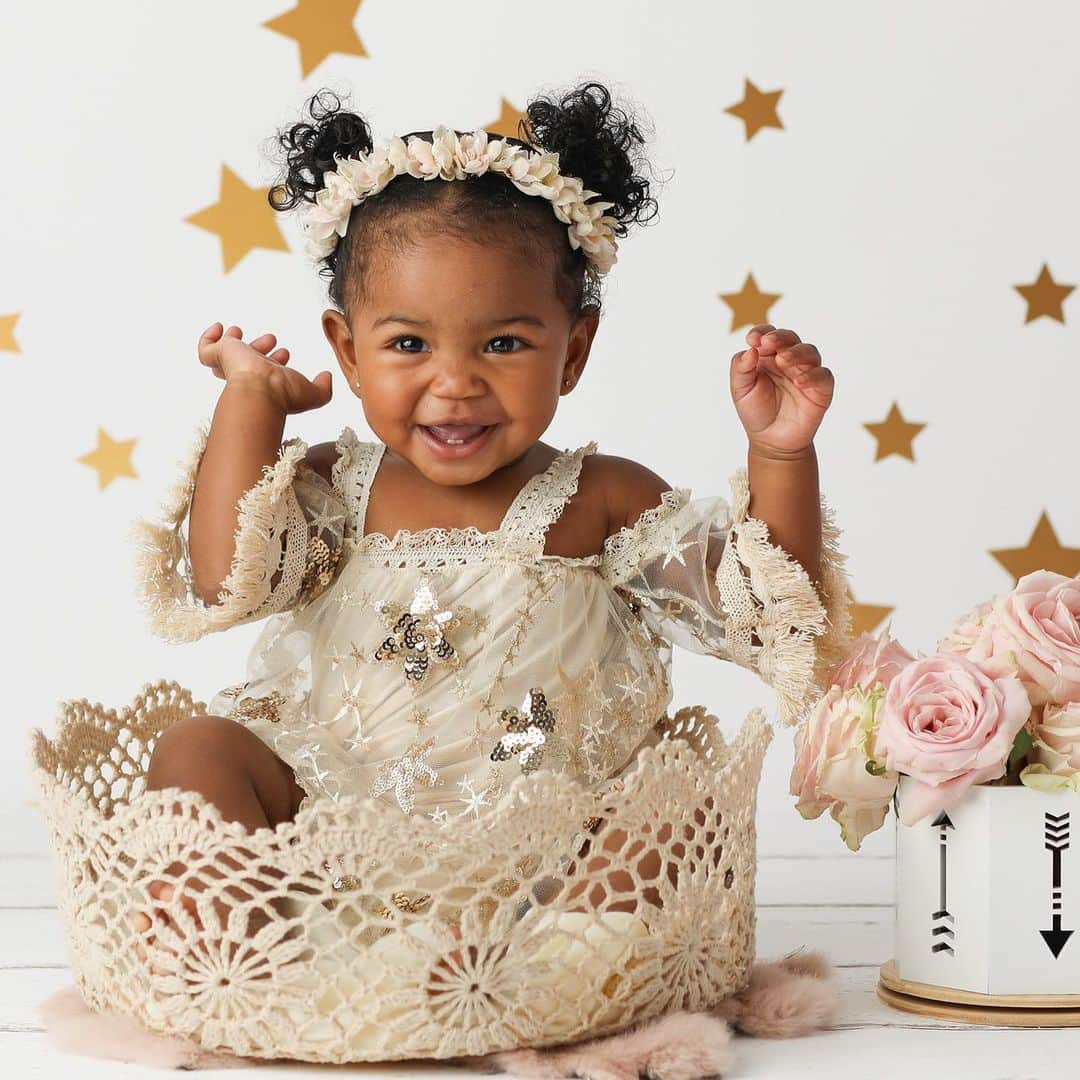 シャネル・イマンのインスタグラム：「My little girl is 1 🙌🏾 👼🏽 📸 @pattyothonphotography」