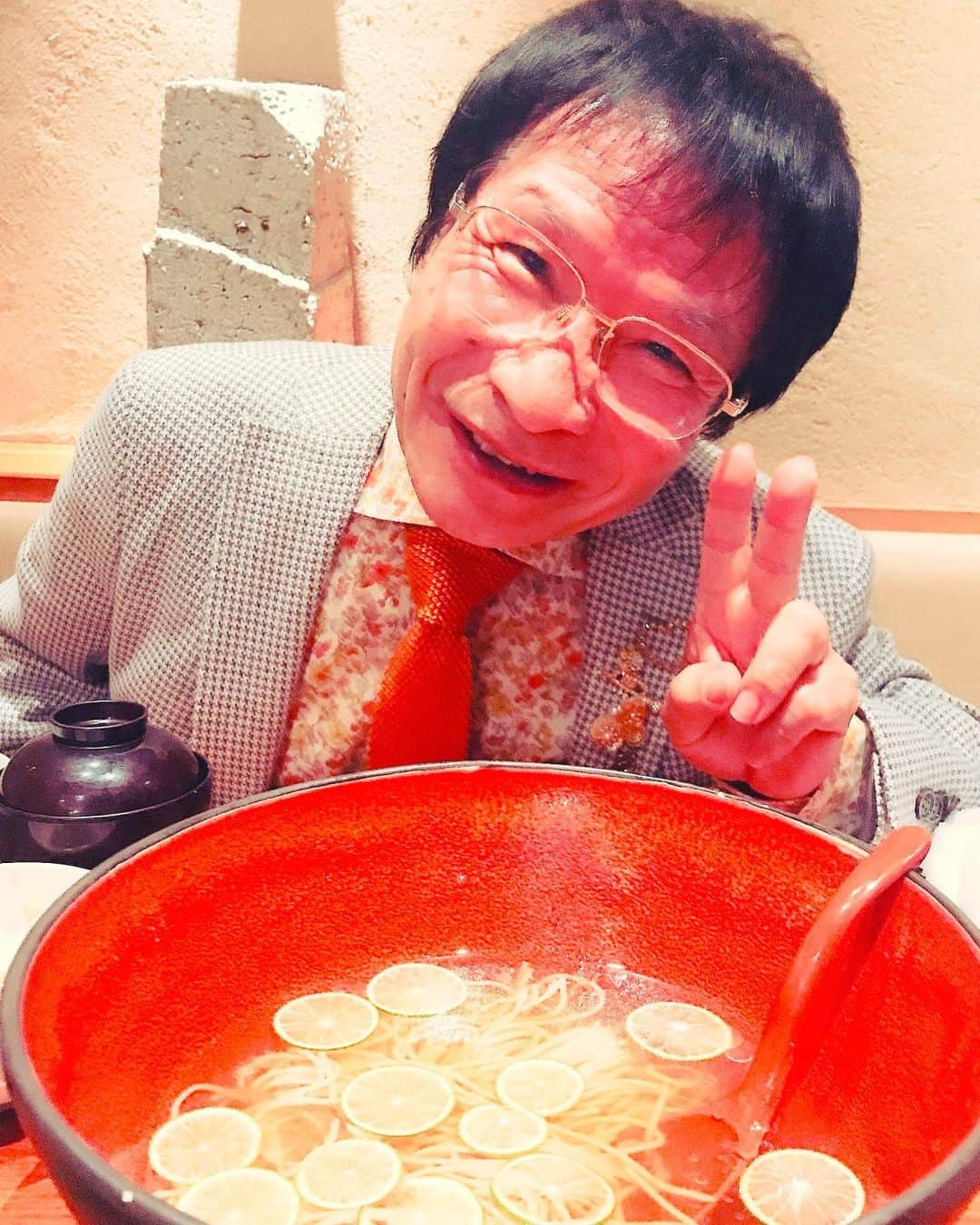 尾木直樹さんのインスタグラム写真 - (尾木直樹Instagram)「うっあ〜！！デカ😃💜 かぼすのお蕎麦‼️暑い夜にさっぱり、爽やか〜 - #あまりの大きさ#びっくりする#尾木ママ#おいしかった#恵比寿ガーデンプレイス #お蕎麦 #かぼす #かぼす蕎麦」8月13日 6時17分 - oginaoki_ogimama