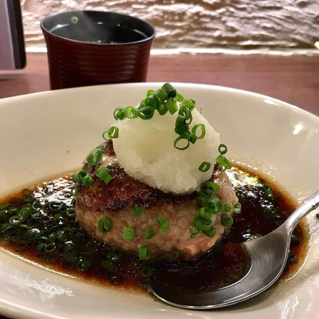 水木一郎さんのインスタグラム写真 - (水木一郎Instagram)「久しぶりに飲めるハンバーグを食べに行きました。おろしポン酢で食べるのがお気に入りなんだZ! #飲めるハンバーグ  #和風おろしポン酢  #水木一郎」8月13日 6時18分 - ichiromizuki