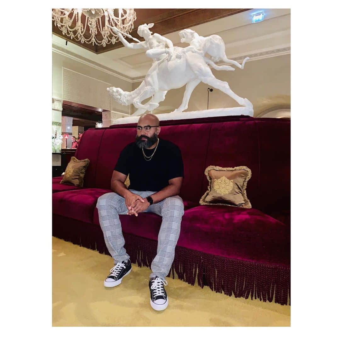 エブロ・ダーデンさんのインスタグラム写真 - (エブロ・ダーデンInstagram)「Just acting like my G on that Camel ain’t the realest ever!!」8月13日 6時31分 - oldmanebro