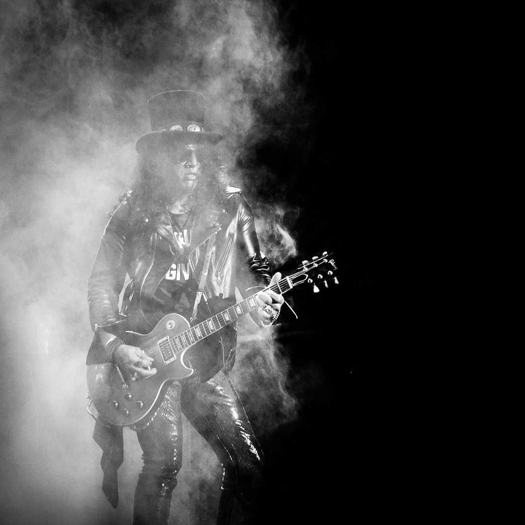 Guns N' Rosesさんのインスタグラム写真 - (Guns N' RosesInstagram)「Where there’s smoke…🔥#GnFnR」8月13日 6時41分 - gunsnroses
