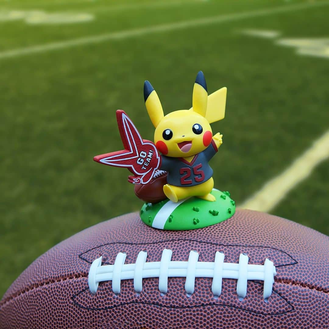 Pokémonさんのインスタグラム写真 - (PokémonInstagram)「Touching down soon in the #PokemonCenter: the next Pikachu @OriginalFunko figure! 🏈  US Trainers: get your game face on, and tap the link in our bio for more!」8月13日 7時04分 - pokemon