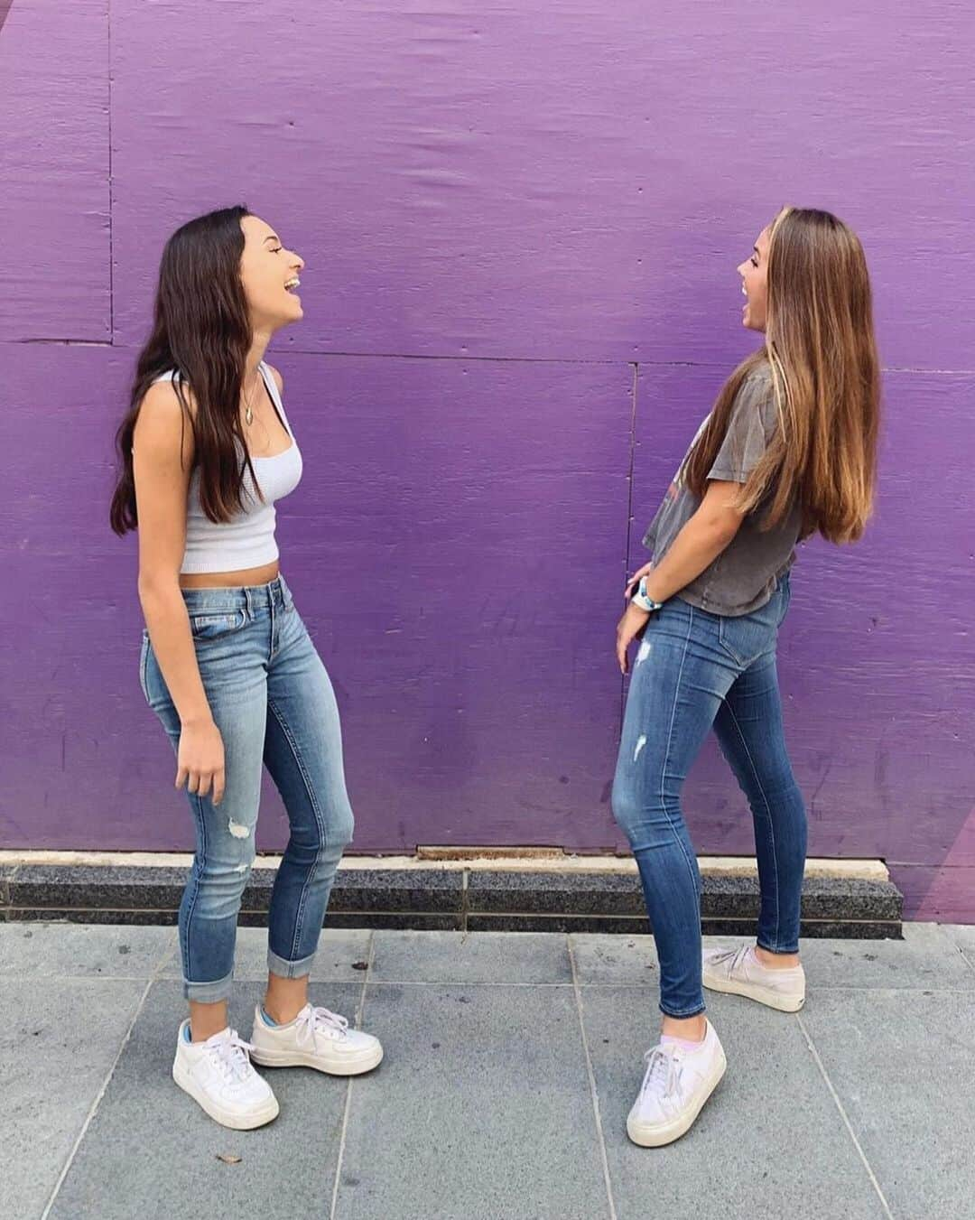 Hollister Co.さんのインスタグラム写真 - (Hollister Co.Instagram)「Laughing makes Mondays exponentially better. It's a fact. 📷: @ashleenewton  #HollisterCollective」8月13日 6時57分 - hollister