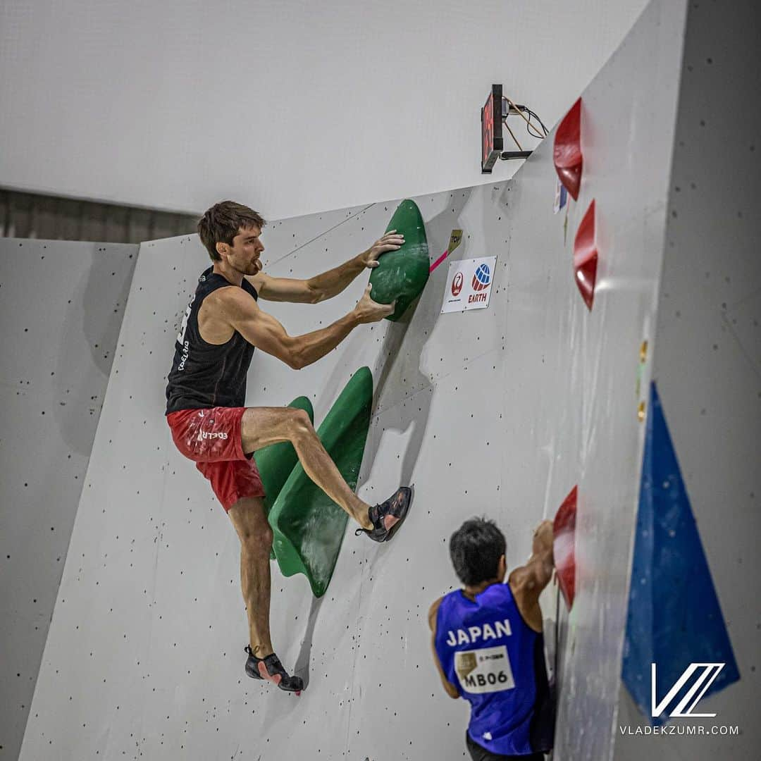 ヤン・ホイヤーさんのインスタグラム写真 - (ヤン・ホイヤーInstagram)「That’s the steepest boulder I climbed yesterday... but sometimes two slabs are enough to make semis 🤪 . @mammut_swiss1862  @madrockclimbing . 📷 @vladek_zumr」8月13日 7時23分 - janhojer