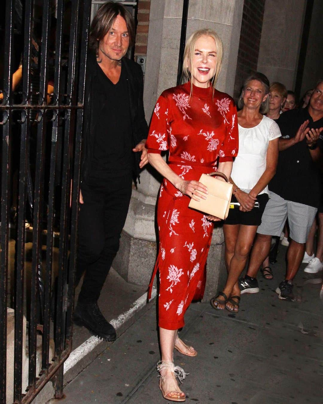 WHO WHAT WEARさんのインスタグラム写真 - (WHO WHAT WEARInstagram)「Nicole Kidman found the answer to never having to wear heels again—fancy flats. Tap our link to get a pair that will make dressing for occasions so much easier. photo: getty images」8月13日 7時24分 - whowhatwear