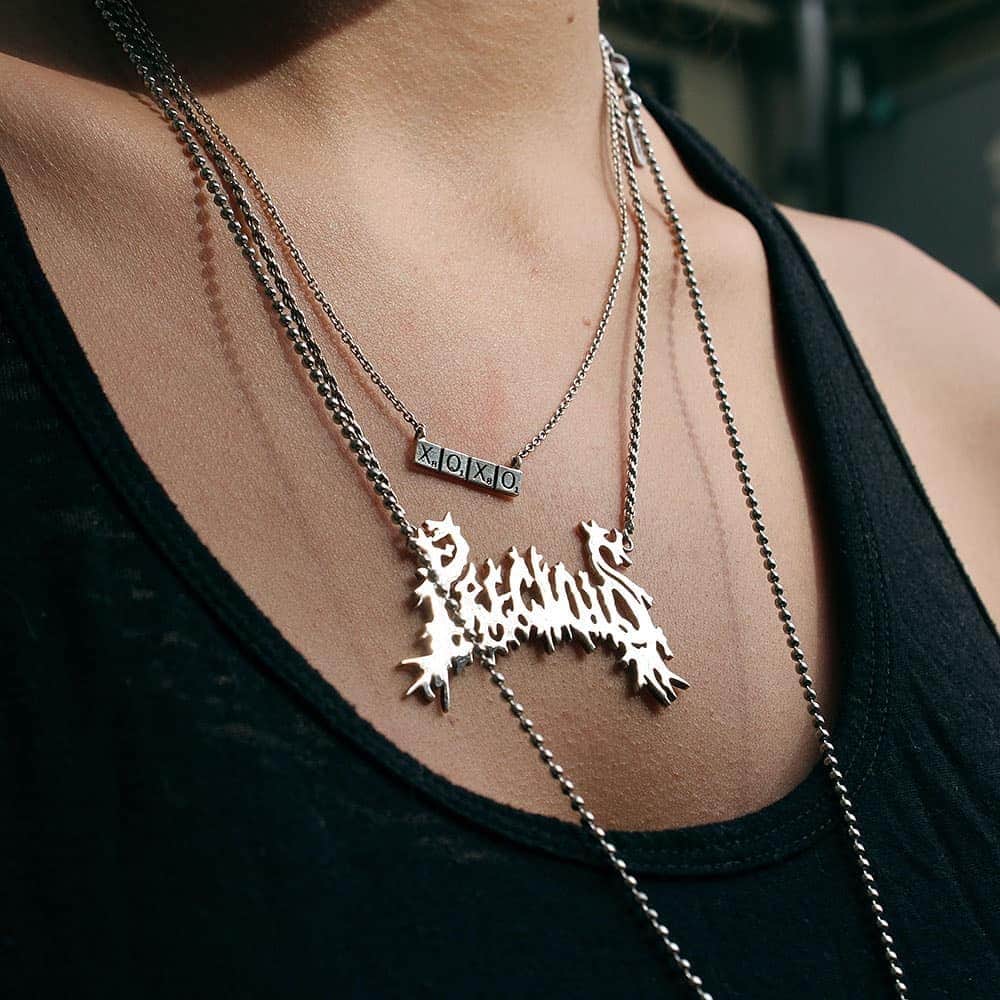 のインスタグラム：「Its time we take the OG name plates and made them a little more metal! Let’s be honest, you can never have too much metal in your life.  #metal #nameplates #nameplatenecklace  #precious #heavymetal #heavymetalneverdies」