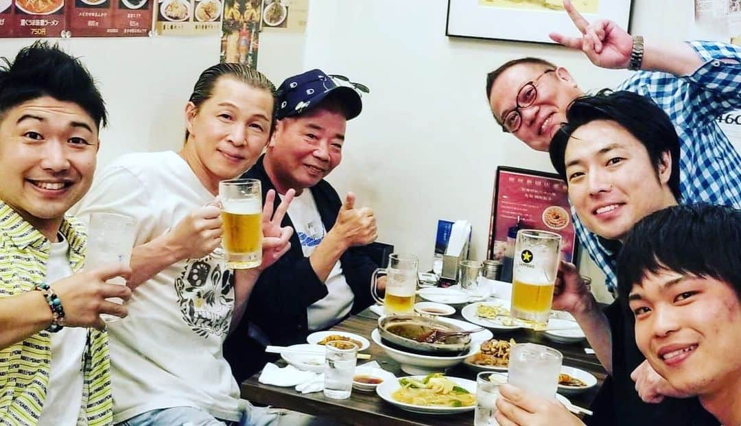 アキ（荒木良明）さんのインスタグラム写真 - (アキ（荒木良明）Instagram)「かき氷とか涼のものを欲するこちら京都祇園です！本日までの信濃岳夫リーダー週に毎日楽しく出演させてもらってますよー。明日水曜から引き続き祇園花月諸見里リーダー週。若いときから何かとご縁のあるあの役✨✨シンクロメンズやそういう時期でしょの打ち合わせも進めつつ、新しい台本に愛を注いで脳内吉本新喜劇はじめてます。お楽しみに🎶 少し前の夜の写真を添えて。  #信濃岳夫リーダー 週 #諸見里大介リーダー 週 #お盆 #kyoto #gionkagetsu  #かき氷 #祇園花月 #脳内吉本新喜劇 #想像吉本新喜劇 #シンクロメンズのbdパーティ #そういう時期でしょ #感謝」8月13日 8時12分 - mizutamareppuaki