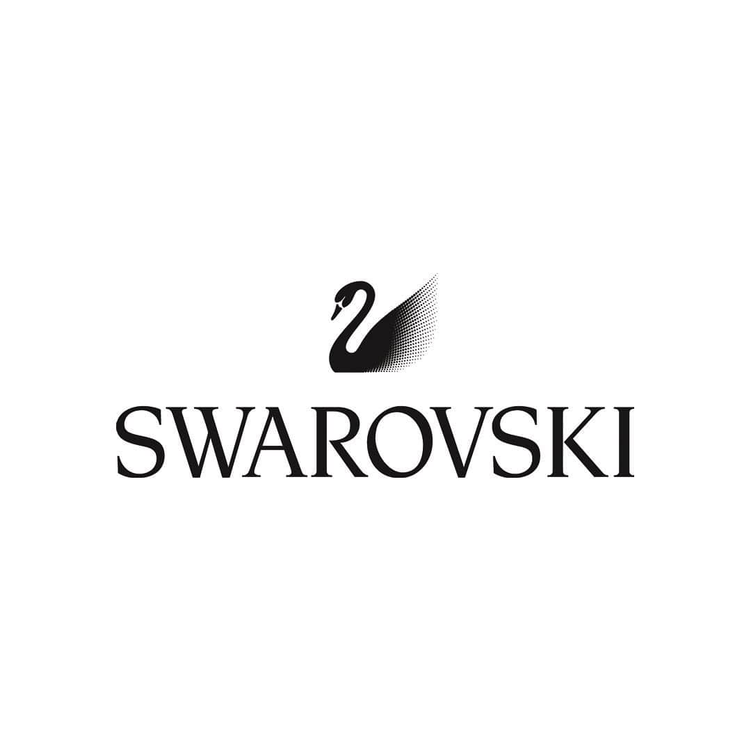 SWAROVSKIさんのインスタグラム写真 - (SWAROVSKIInstagram)「Considering the recent happenings in China, Swarovski takes full responsibility and sincerely apologizes to the people of China, as well as to our collaborative partners and Brand Ambassador, Ms Jiang Shuying, who have been deeply disappointed due to misleading communication on China’s National Sovereignty.  We have strengthened our global brand awareness and we will continue to review all our digital platforms globally to correct any inaccuracies.  We abide by our commitment to act as a responsible corporate citizen, which has been embedded in the way we do business since the foundation of our company in 1895. In keeping with this tradition, Swarovski has always firmly respected China’s National Sovereignty and territorial integrity, providing the Chinese market with unified worldwide services and products.  Swarovski will continue to support a harmonious society, together with the Chinese people.」8月13日 8時14分 - swarovski
