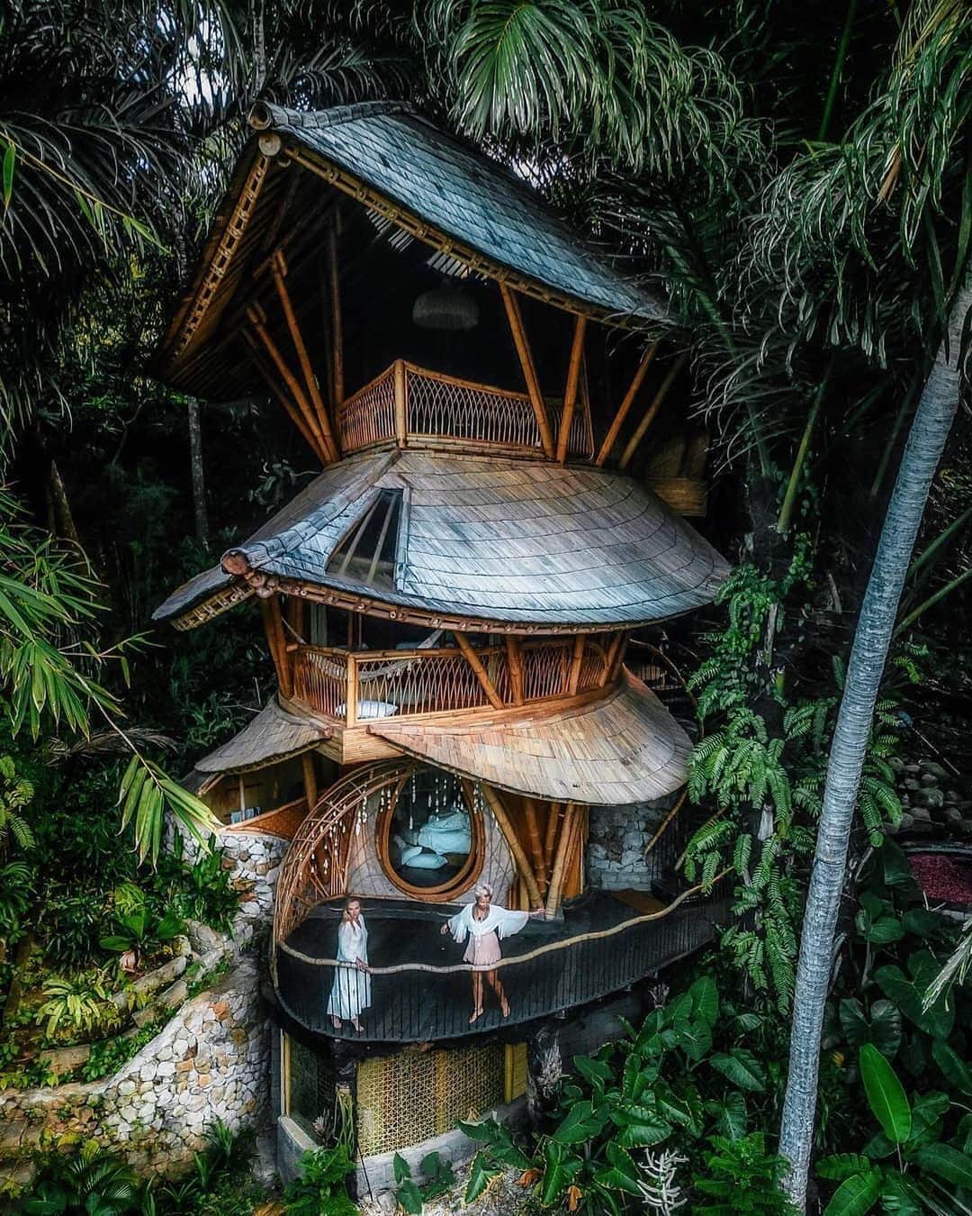 PicLab™ Sayingsさんのインスタグラム写真 - (PicLab™ SayingsInstagram)「Nestled along the Ayung River gorge, the @aurahousebali is a 3 story villa made entirely out of locally grown bamboo. The uniquely crafted villa redefines architectural innovation through Balinese craftsmanship. This is one of the most amazing places in Bali and we want to visit!  Image 1: @agirlwhoblooms Image 2: @hellomissmay Image 3,4,5: @sutarahady  #paradise #paradisefound #bali #explore #travel」8月13日 8時35分 - paradise