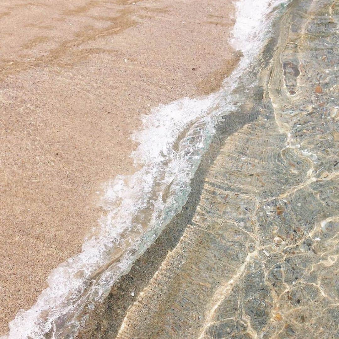 TULAROSAさんのインスタグラム写真 - (TULAROSAInstagram)「crystal clear ocean waters ✨ | @liketwostrangers」8月13日 8時37分 - tularosalabel