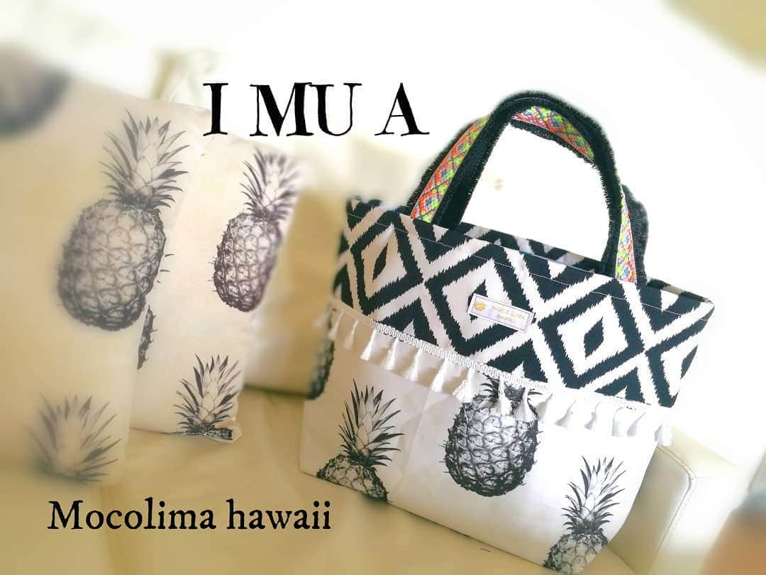 Moco Lima Hawaiiさんのインスタグラム写真 - (Moco Lima HawaiiInstagram)「本日も営業致しております♡ お盆week 8/18 まで毎日 1-6pm Openです！ 皆さまにお会い出来ますのを楽しみに致しております :) New* Big tote bag （black pineapple）made by Moco  大きめサイズのバッグも充実しております♡ 本日より店頭に並びますので是非ともお立ち寄り下さいませ。  #big#totebag#handmade#pineapple#mocolima#hawaii#black#boho#waikiki#original#誰とも被らない#ハワイみやげ#モコリマハワイ#ハワイ#ハワイ上級者#いつもありがとうございます#夏休み#営業中#ハワイ好き#ハワイ好きな人と繋がりたい#imua#workhard#playharder#mylife#lifestyle」8月13日 8時40分 - mocolimahawaii