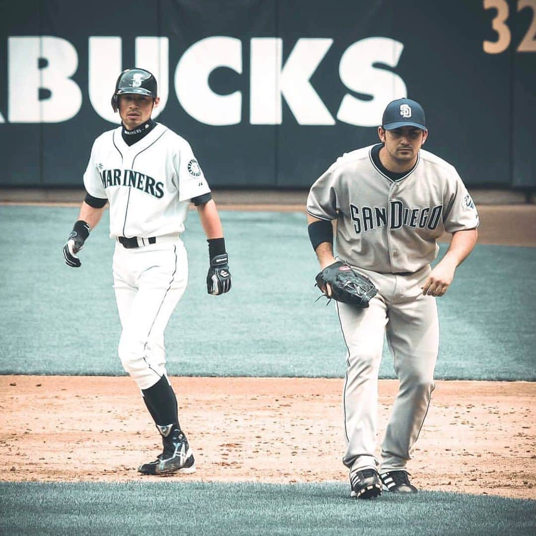 エイドリアン・ゴンザレスさんのインスタグラム写真 - (エイドリアン・ゴンザレスInstagram)「I made my debut in Seattle and the first hitter that came up to the plate was Ichiro. It was an honor to have shared the field with such an incredible baseball player! He will always be a part of my baseball career because of that memory. #MondayMemories #MLBMondays」8月13日 8時57分 - adrian_eltitan