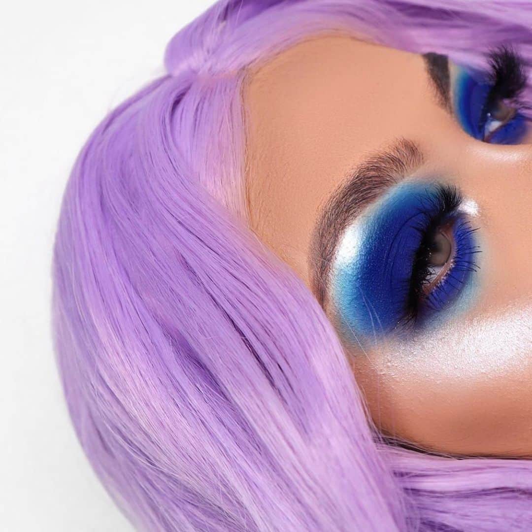 Jeffree Star Cosmeticsさんのインスタグラム写真 - (Jeffree Star CosmeticsInstagram)「VIBRANT 💙💦 @nerizyy created this perfectly blended look using our #BLUEBLOOD palette 🥶💎 #jeffreestarcosmetics」8月13日 9時00分 - jeffreestarcosmetics