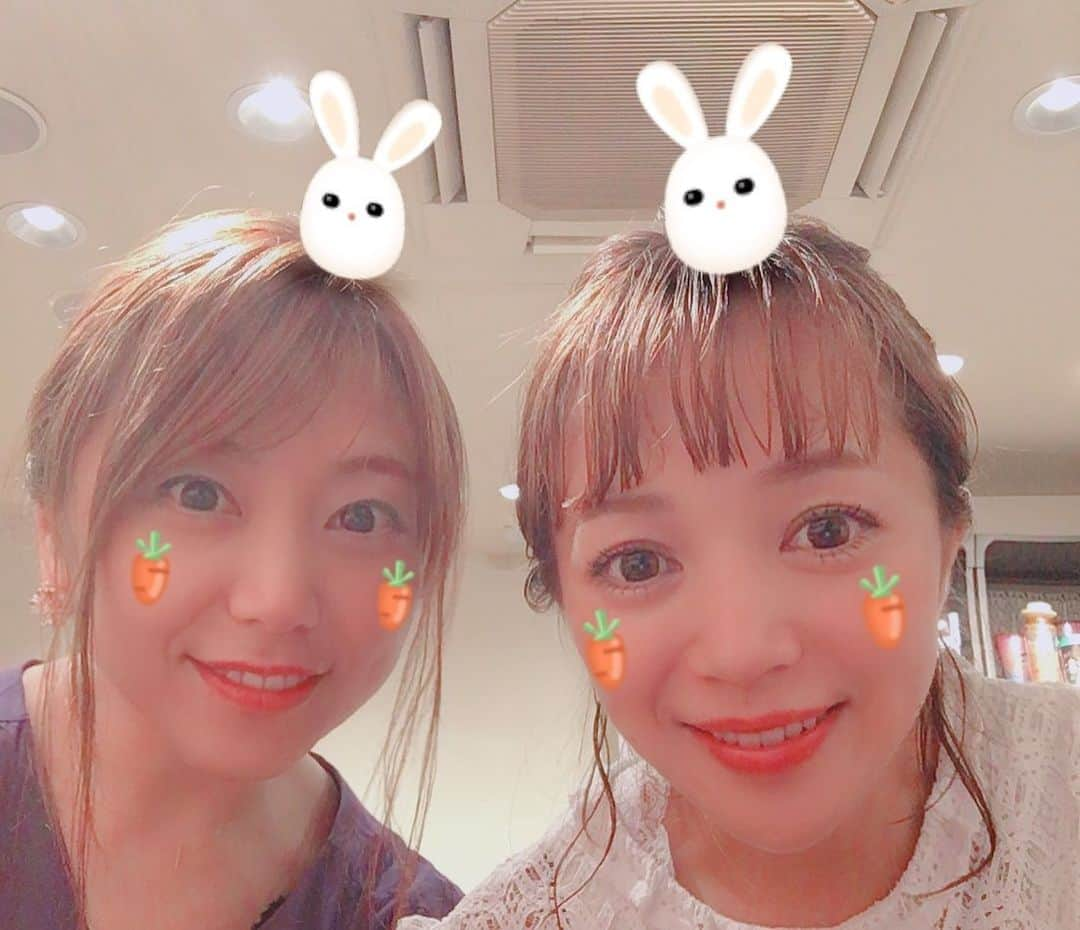 鈴木莉紗さんのインスタグラム写真 - (鈴木莉紗Instagram)「ゆみさんと久しぶりにご飯へ🍽 ヘルシーな#ラムしゃぶ を予約してくれました。 相変わらず美しくて優しかったぁ🥺✨ スタバのフラペチーノのフォトスポットで、違うドリンクを撮影したり、写真のフィルターで遊びまくったり 笑いが止まらなかったデス😂 #chilltime #フィットネス女子 #ダイエット #ダイエットメニュー #女子会 #女子会ディナー #スタバ女子 #スタバ記録  #日本は治安がいいねって言ったすぐそばから #謎のメンズに立ちはだかられた」8月13日 9時04分 - suzuki__lisa