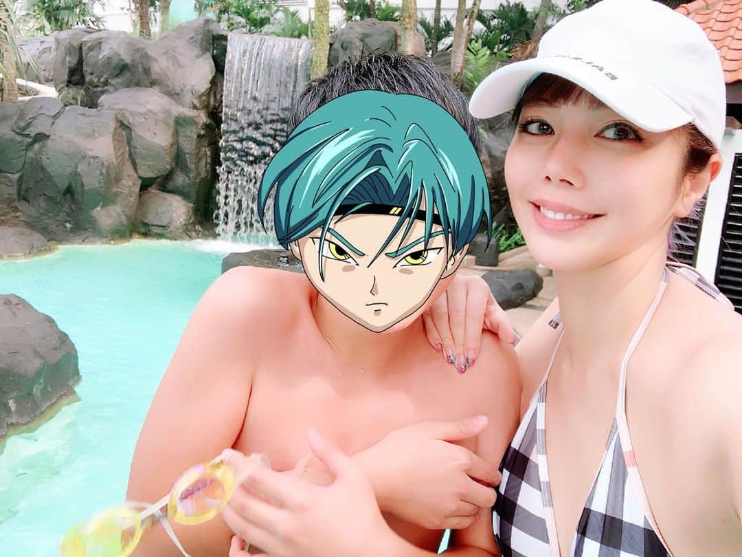 住谷杏奈さんのインスタグラム写真 - (住谷杏奈Instagram)「･ 息子連れてプールへ🏊✨ ･ 溶けそうで水浴び必須🐟 ･ ･ ･ #pool#poolside #swimwear#bikini#Burberry #👙#🏊#withmyson #selfie#me」8月13日 9時12分 - annasumitani