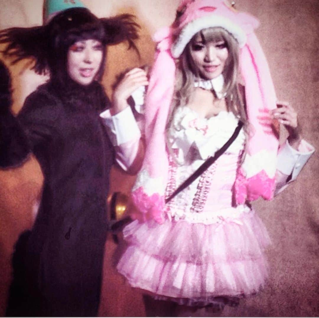 村上隆さんのインスタグラム写真 - (村上隆Instagram)「Costume play 6HP! Long time ago! 📷 @mebaeros」8月13日 9時25分 - takashipom