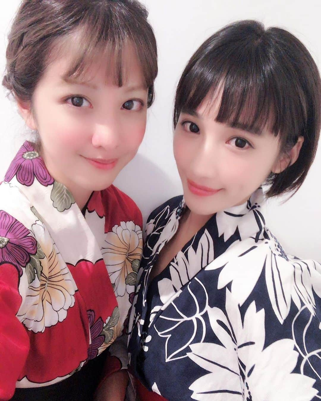 本郷杏奈さんのインスタグラム写真 - (本郷杏奈Instagram)「先日サリオと花火大会🎆✨ ３枚目は、写真撮ってもらうと１枚は必ずあるやつ。笑 歩いてたらいい感じの鏡前見つけて写メ大会🤳 夏感じました🙈❤︎ #花火大会#浴衣 #浴衣ヘア#gm#goodmorning #2人でいると会話噛み合わない事が多い笑」8月13日 9時18分 - annahongou