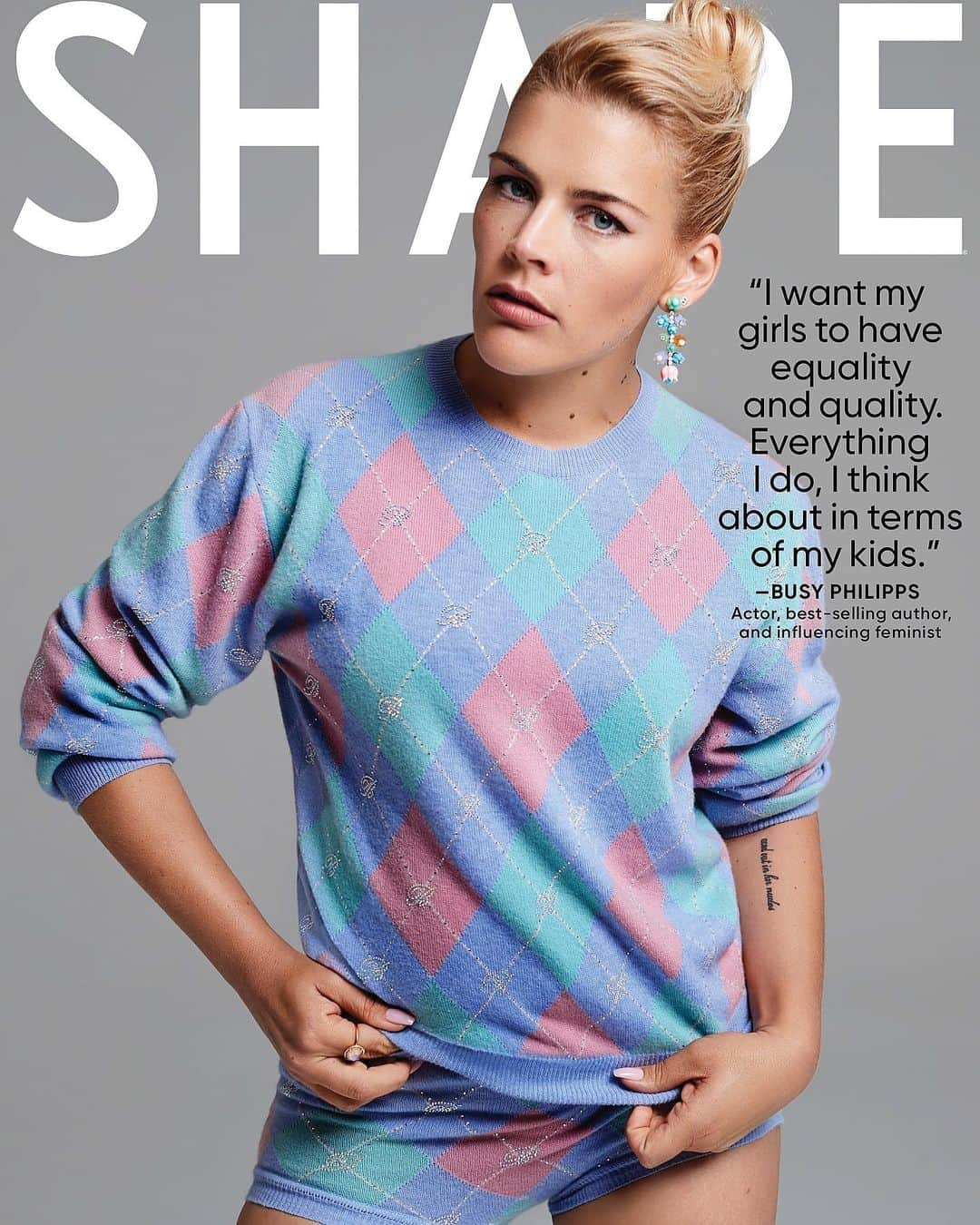 Just Jaredさんのインスタグラム写真 - (Just JaredInstagram)「@busyphilipps looks stunning on the cover of @shape’s latest issue! #BusyPhilipps Photo: Shape」8月13日 9時27分 - justjared