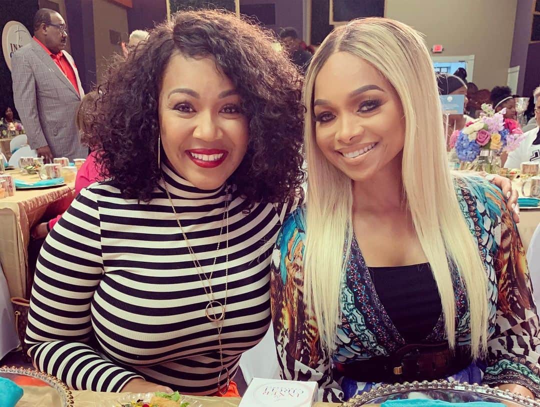 エリカ・キャンベルさんのインスタグラム写真 - (エリカ・キャンベルInstagram)「I’m loving @dririshea’s #TheInnerCircleConference! Room full of women sharing and gleaning, growing and glowing. ❤️❤️🙏🏾🙏🏾 #swipeleft #Honoree #mediaandentertainmentaward」8月13日 9時30分 - imericacampbell
