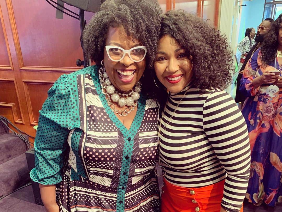 エリカ・キャンベルさんのインスタグラム写真 - (エリカ・キャンベルInstagram)「I’m loving @dririshea’s #TheInnerCircleConference! Room full of women sharing and gleaning, growing and glowing. ❤️❤️🙏🏾🙏🏾 #swipeleft #Honoree #mediaandentertainmentaward」8月13日 9時30分 - imericacampbell